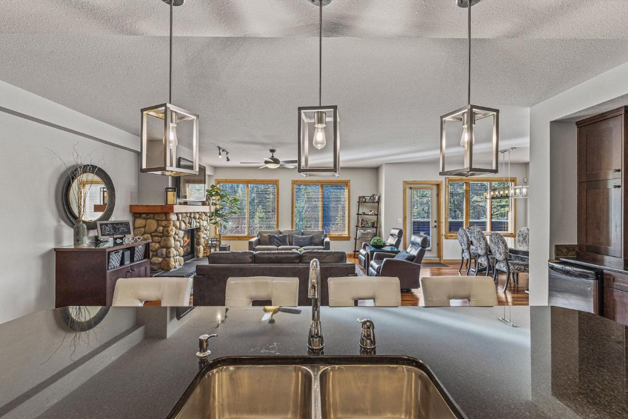 3 Bedroom Condo By Canadian Rockies Vacation Rentals キャンモア エクステリア 写真