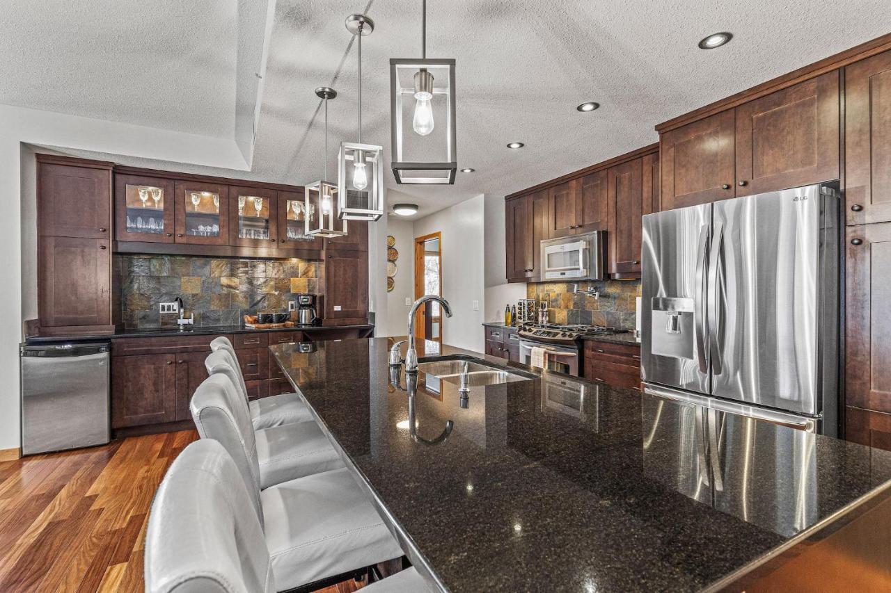 3 Bedroom Condo By Canadian Rockies Vacation Rentals キャンモア エクステリア 写真